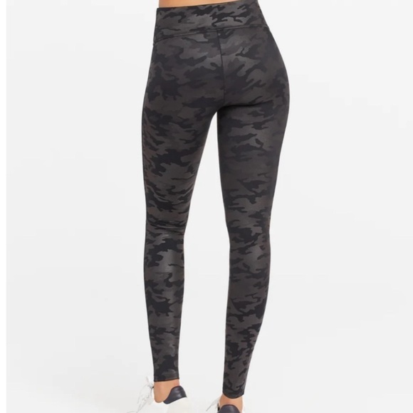 Spanx Faux Leather Camo leggings size M - Picture 3 of 6